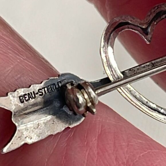 Vintage Beau Sterling double heart with arrow brooch - Picture 4 of 6